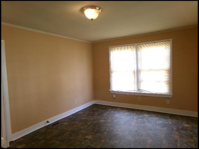 Building Photo - 920 S Elm St