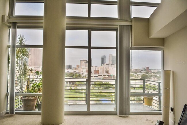 Building Photo - 1120 E Kennedy Blvd