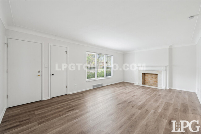 Building Photo - 2834 Sherbrooke Rd