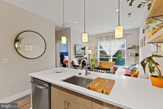 Building Photo - 1111 Orren St NE