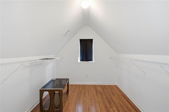 Building Photo - 518 S Fortune Way