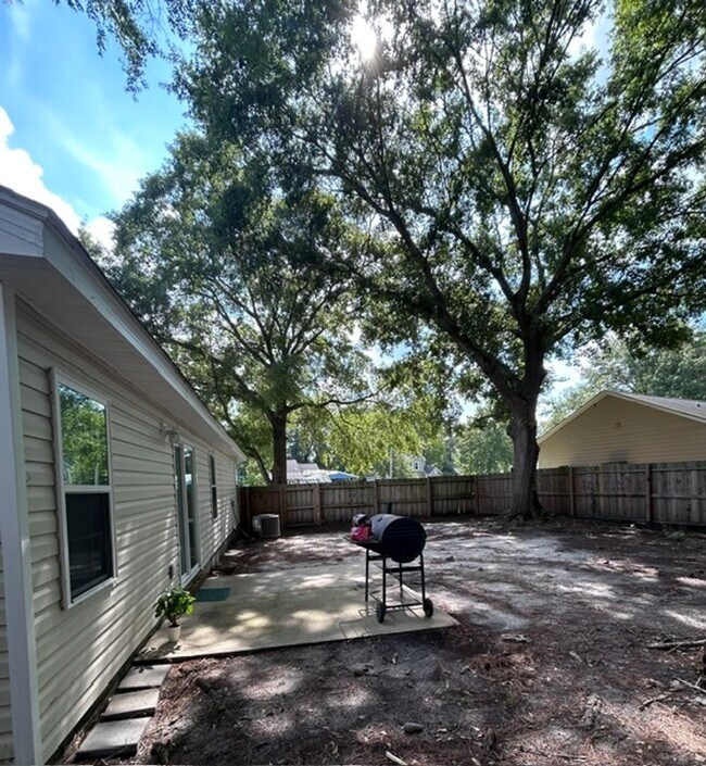 Building Photo - 101 Cottonwood Ct