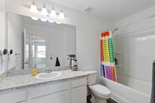 Building Photo - 4 Bed, 2.5 Bath Hidden Creek Home for Lease!
