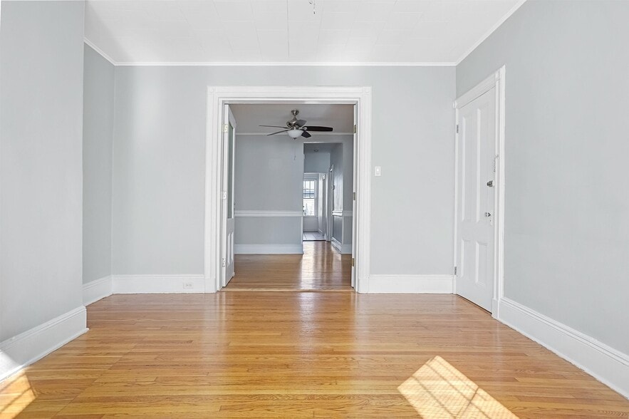 Building Photo - 128 Oak St