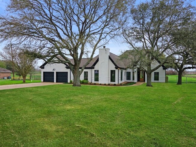 Building Photo - 32826 Rogers Rd
