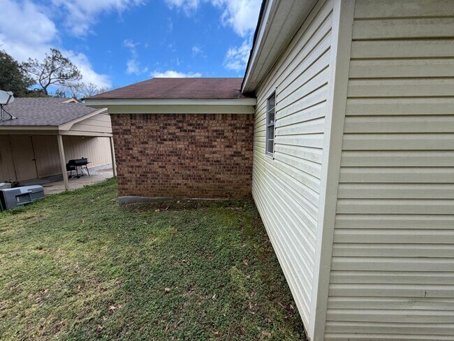 Building Photo - 4169 Double Tree St