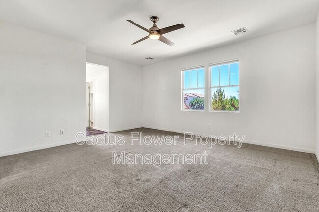 Building Photo - 2734 S Santa Rita