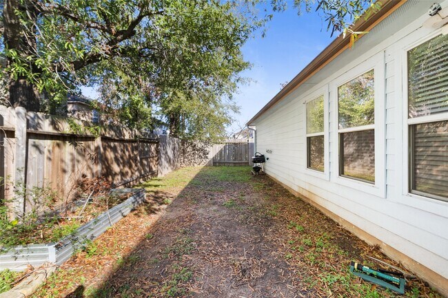 Building Photo - 16882 Blackberry Lily Ln