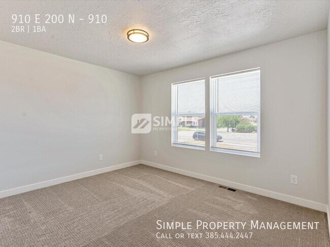 Building Photo - 910 E 200 N