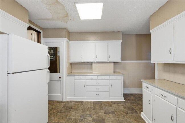 Building Photo - 4114 E Washington St