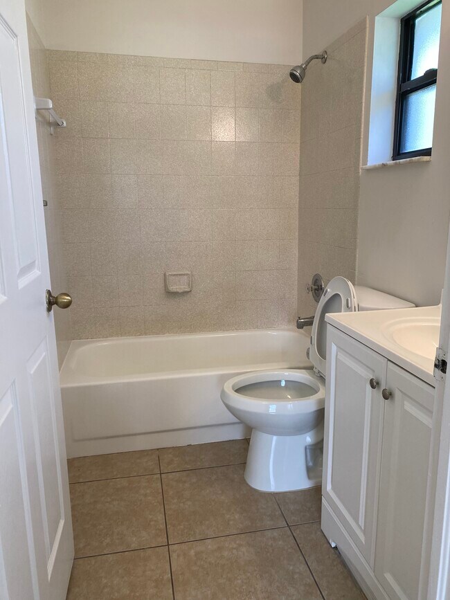 Building Photo - 1098 Crassula Ct
