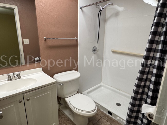 Building Photo - 6812 N 35th Ave