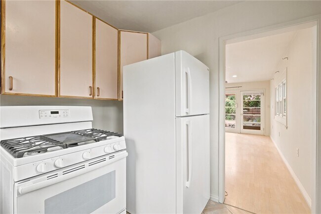 Building Photo - 607 Hacienda Dr