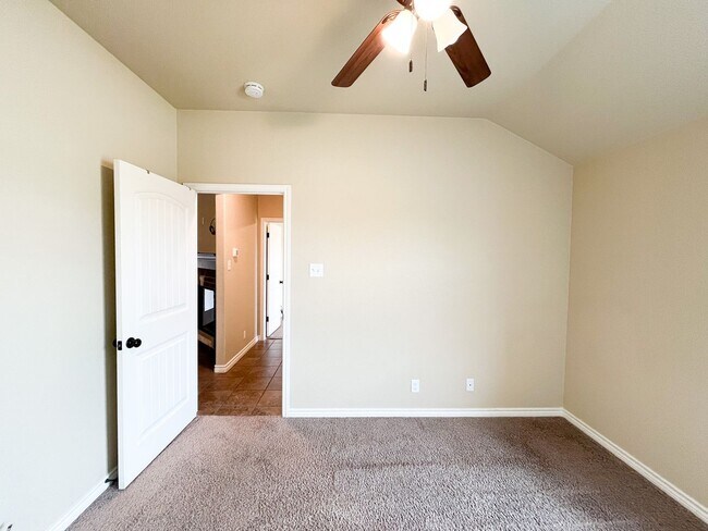 Building Photo - Available 7/11/2025 Beautiful 1 story, 5 b...