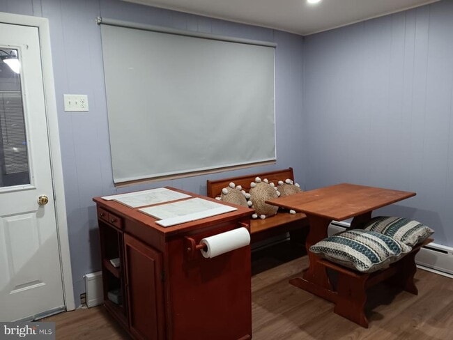 Building Photo - 657 Pine Hill St