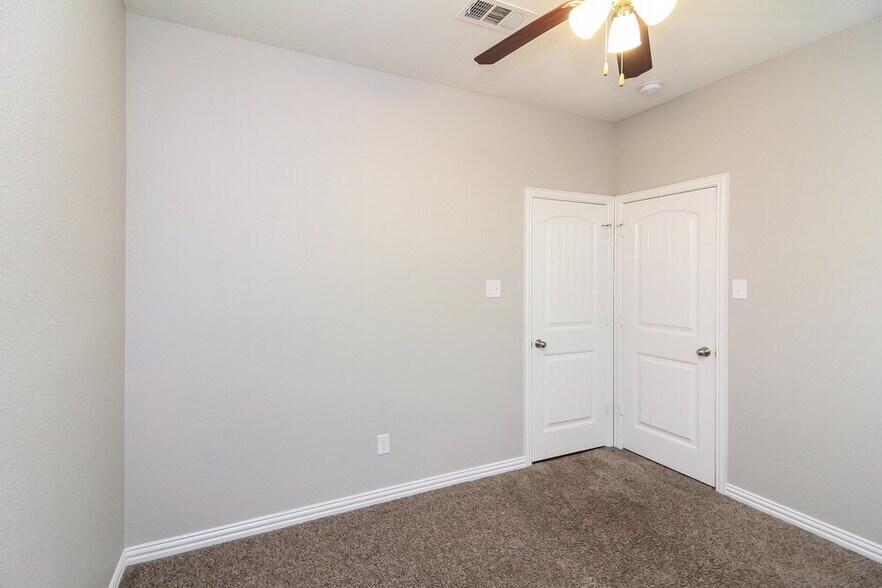 Building Photo - 1505 Sunburst Dr