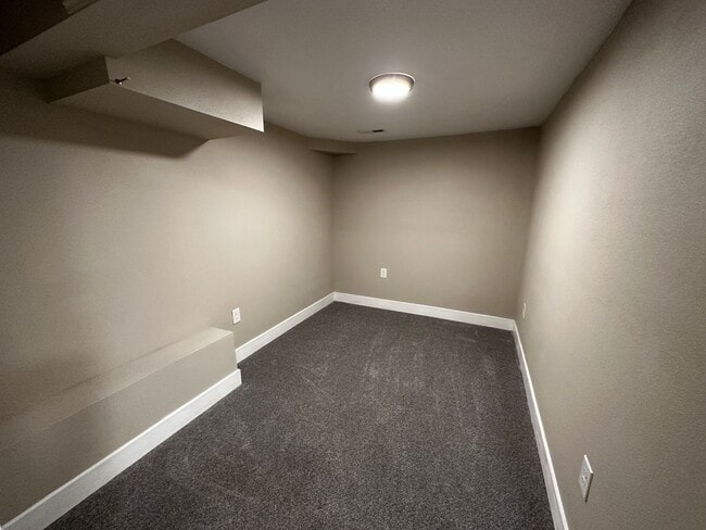 Building Photo - SW 6th Triplex