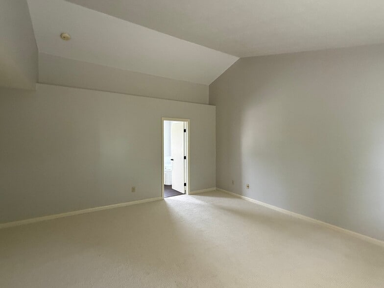 Building Photo - 5990 Rings Rd