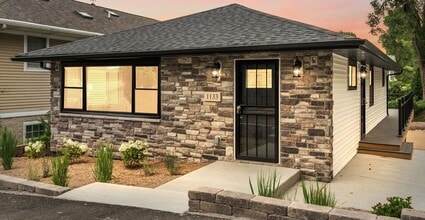 Building Photo - 3 Bedroom 2 Bath Beach House