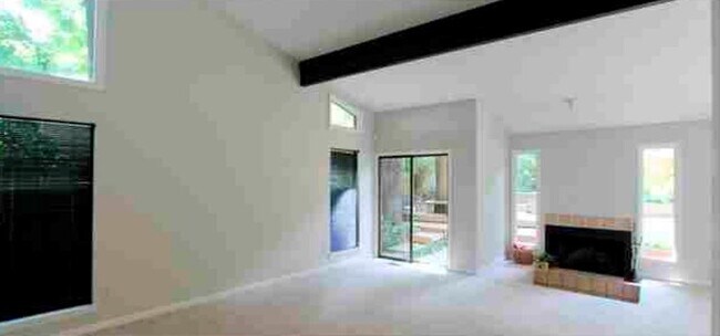 Building Photo - 2983 Bay Shore Dr