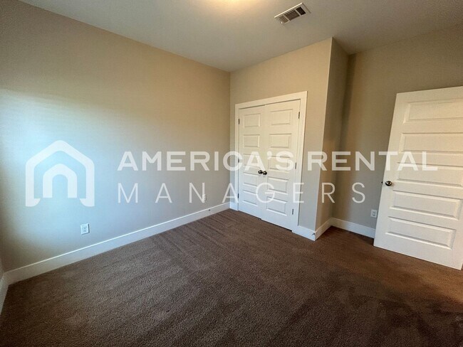 Building Photo - 15597 Crimson Rdg Cir