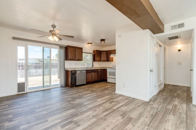 Building Photo - 6629 E Escalante Rd