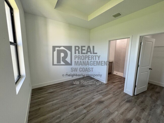 Building Photo - 1263 Hillcrest St E