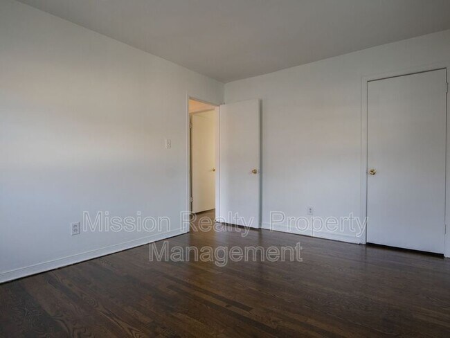 Building Photo - 3012 Glenan Dr