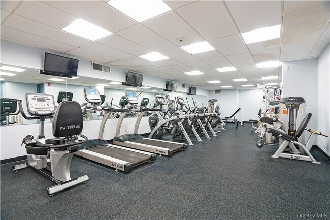 Building Photo - 35 N Chatsworth Ave