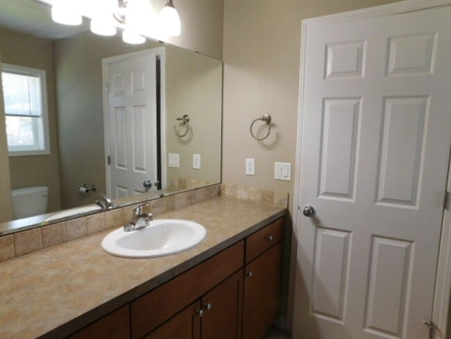 Building Photo - 3Bd/2Ba Single Story House - Available Soon!
