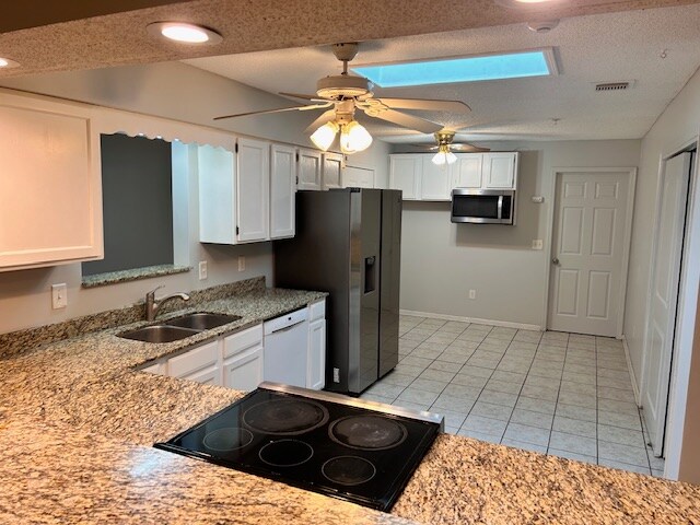 Building Photo - 4294 Tanglewilde Dr S