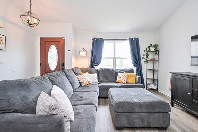 Building Photo - 4372 Dobbin Cir