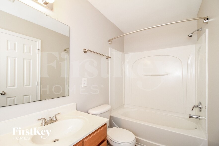 Building Photo - 4300 Oak Pointe Dr