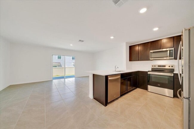 Building Photo - 6614 SW 81st Loop