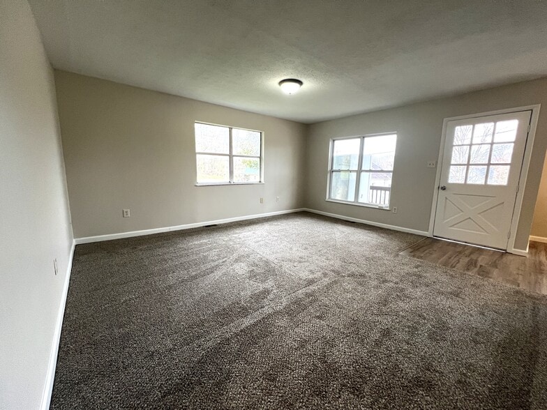 Living Room - 424 Lemmon St