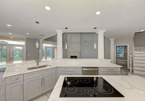 Building Photo - 1648 Bayshore Dr