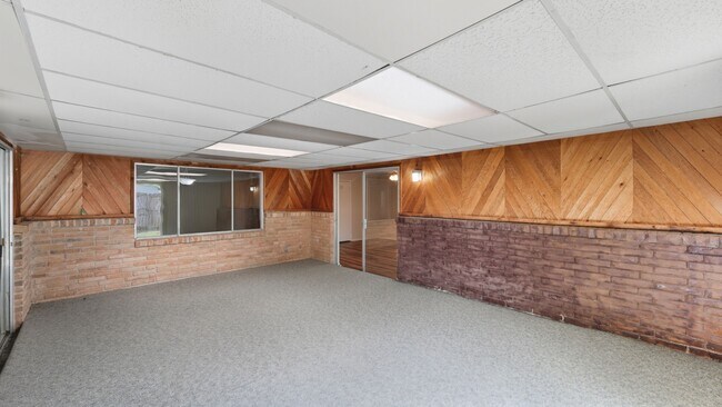 Building Photo - 140 Cloverleaf Dr