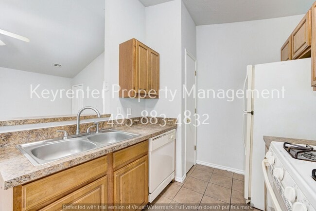 Building Photo - Cute 3BD/2BTH Duplex in Central East Norman!