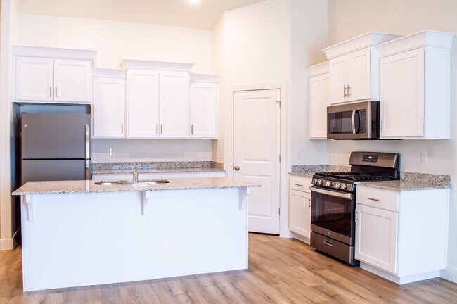 Building Photo - 939 Ironwood Dr