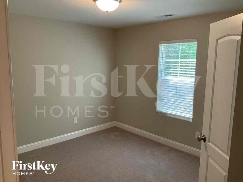 Building Photo - 2041 Samantha Dr