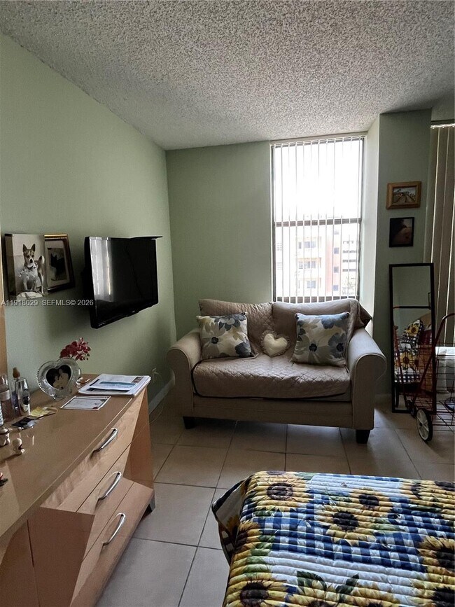 Building Photo - 1825 W 44th Pl