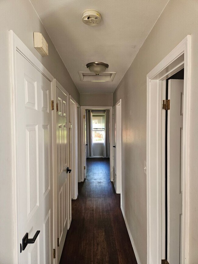 Building Photo - 914 16th St