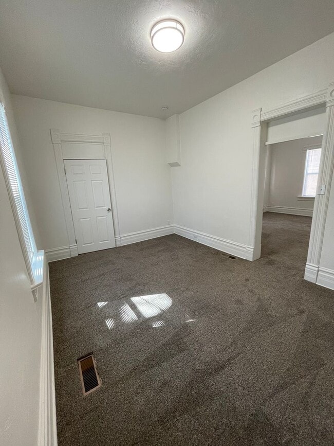 Building Photo - Newly Renovated 4 bedroom with land!