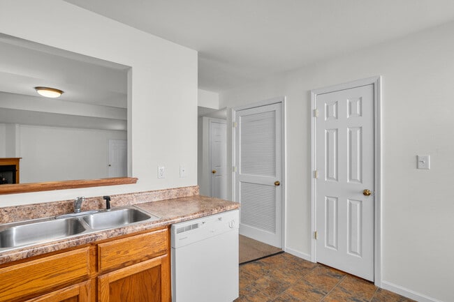 Building Photo - 1704 Juniper Dr