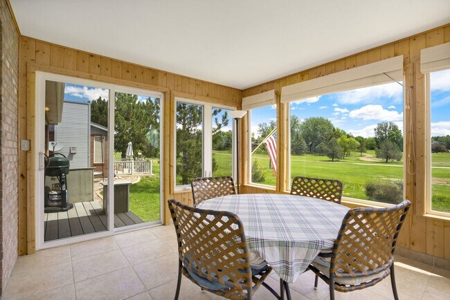 Building Photo - 3 Bedroom, 3 Bathroom backing to Southridg...