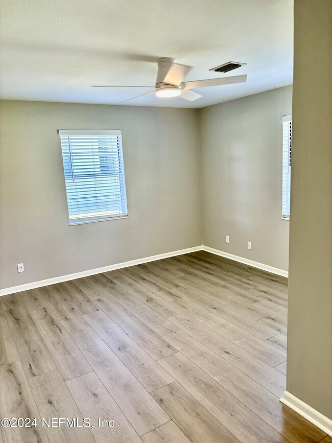 Building Photo - 509 Sunset Dr