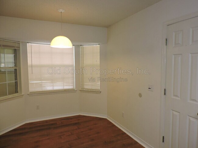 Building Photo - 2552 Southern Oaks Dr