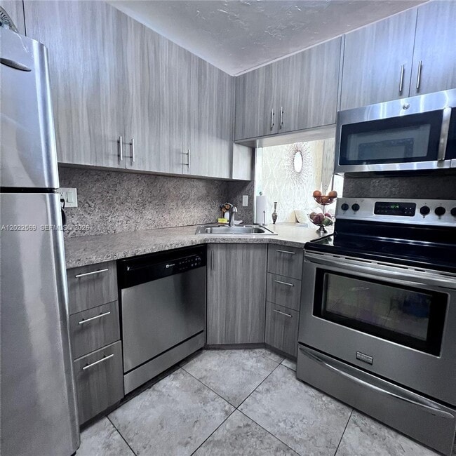 Building Photo - 1801 S Ocean Dr