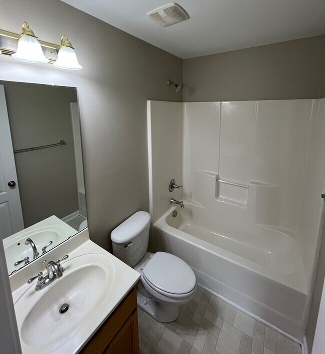 Building Photo - 15315 Edgewater Forest Ln
