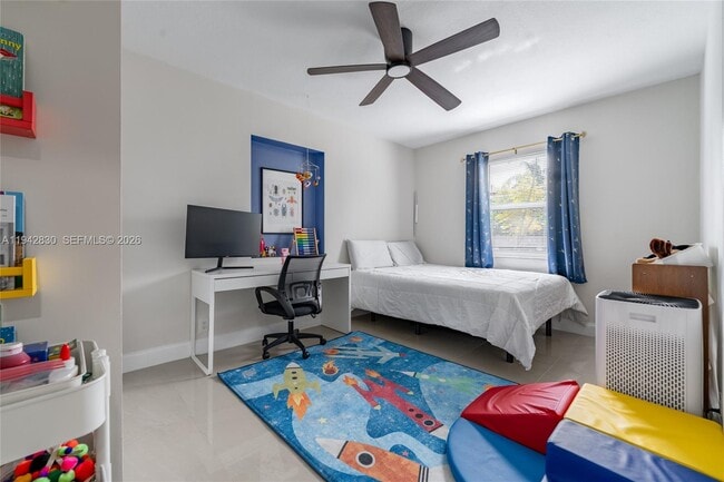 Building Photo - 320 S 28th Ave